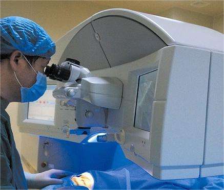 8 9 Surgeon using advanced ophthalmic laser equipment.